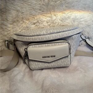 Michael Kors Large Fannypack